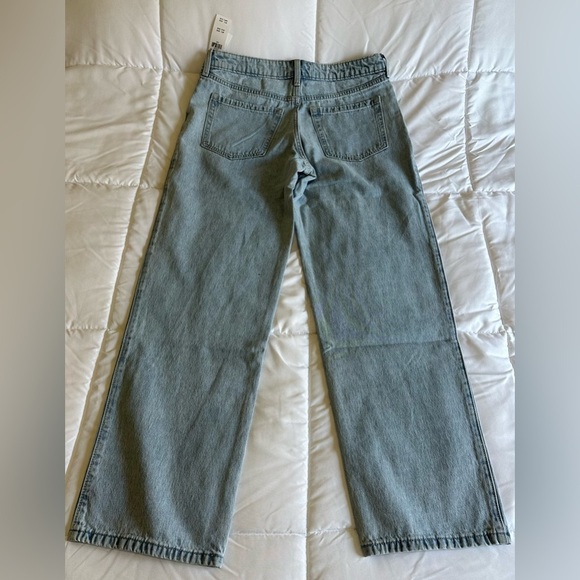 NWTs Hollister Sz 8 LowRise Loose Through Hip and Thigh Straight Leg Jeans - Picture 6 of 6